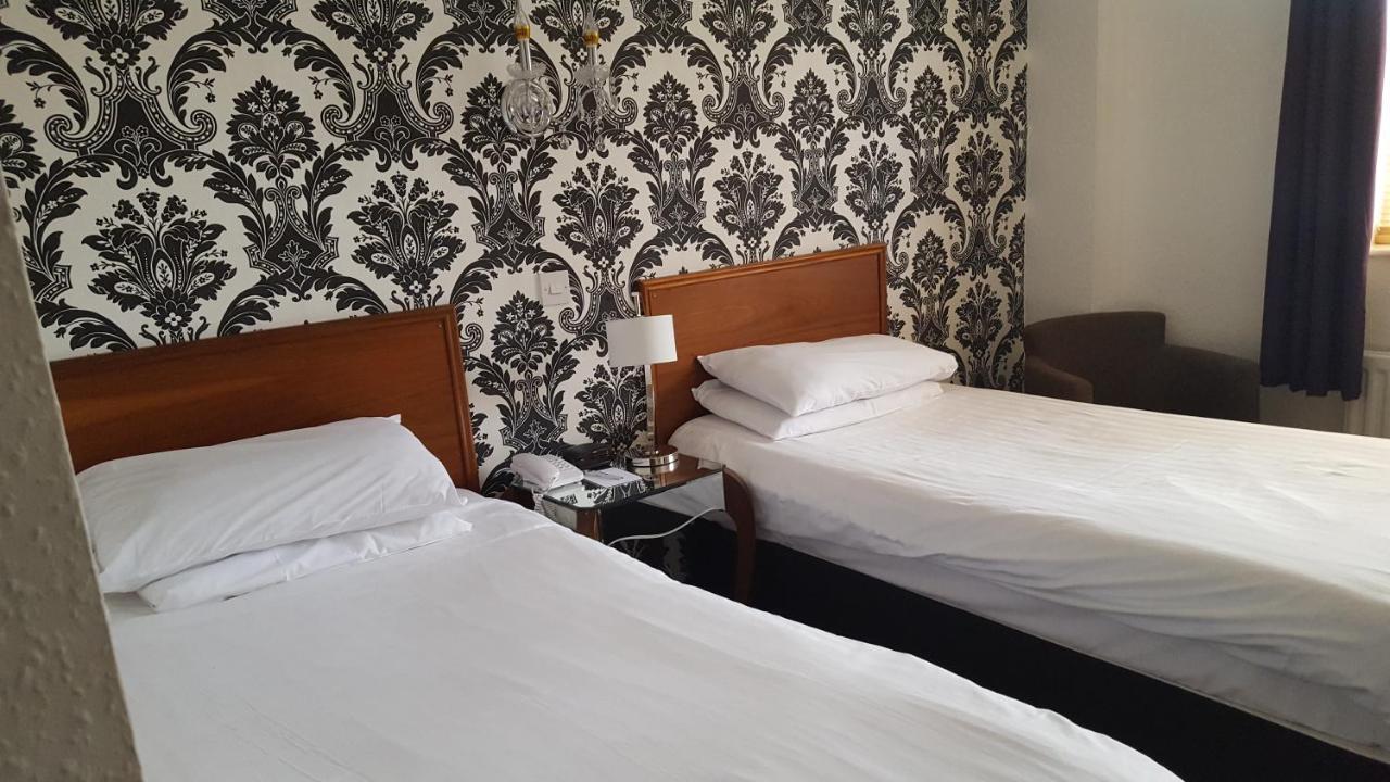 Barons Court Hotel Walsall Extérieur photo