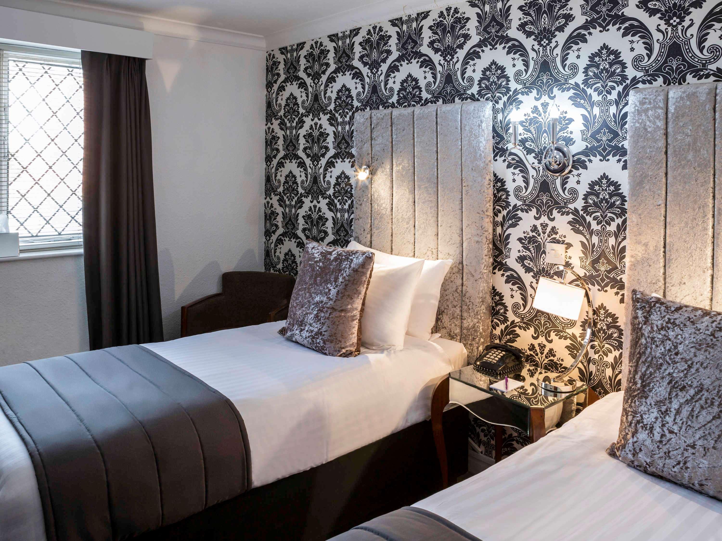 Barons Court Hotel Walsall Extérieur photo