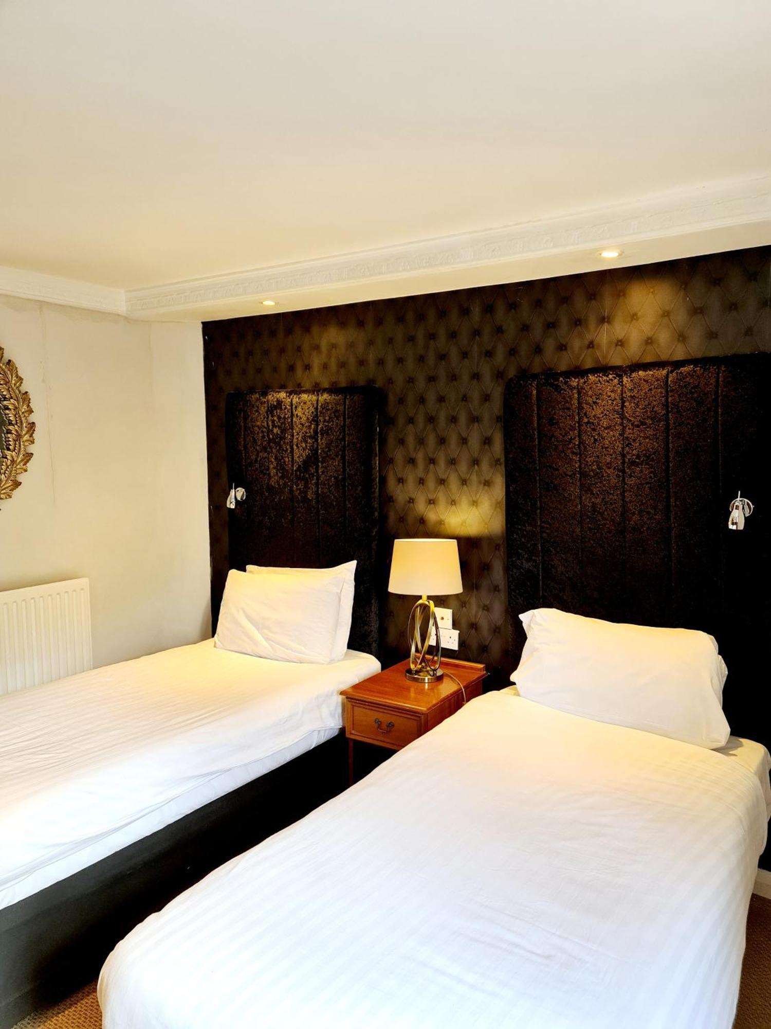 Barons Court Hotel Walsall Extérieur photo