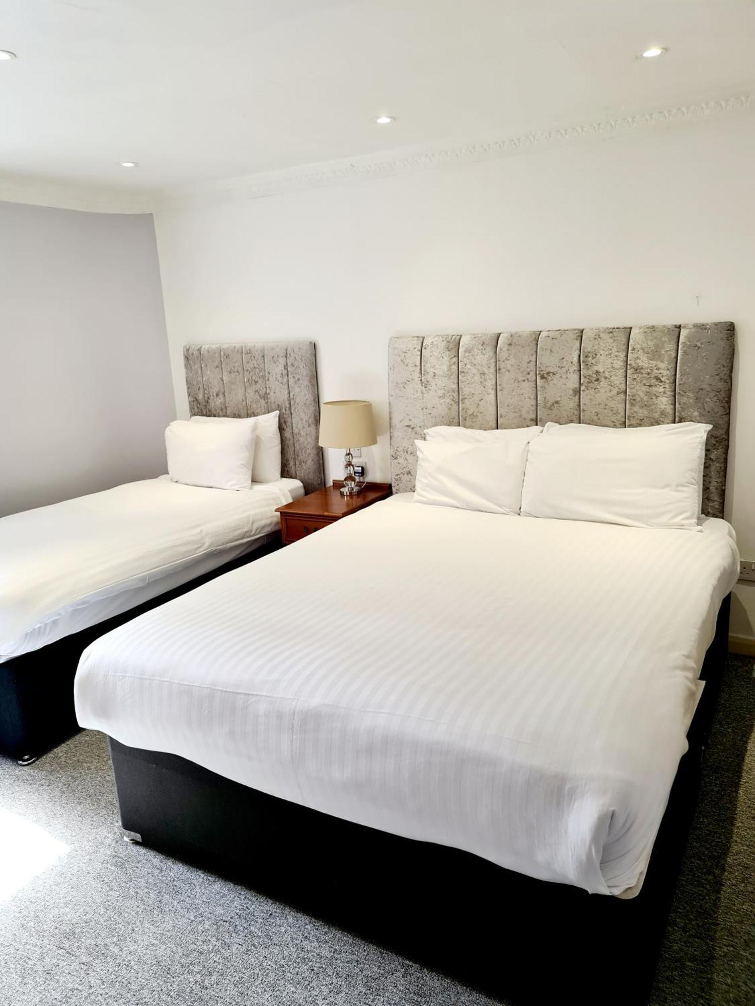 Barons Court Hotel Walsall Extérieur photo