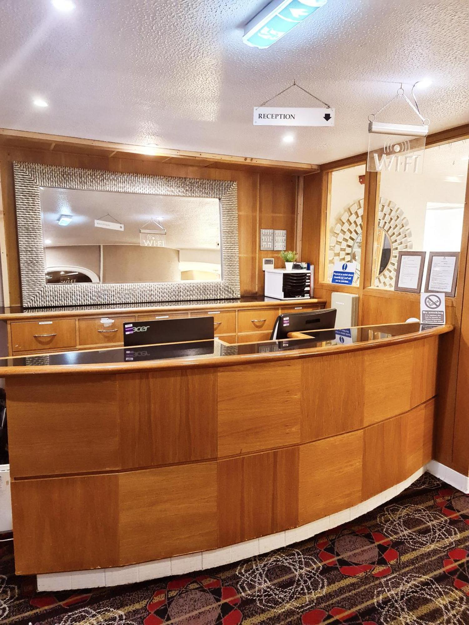 Barons Court Hotel Walsall Extérieur photo