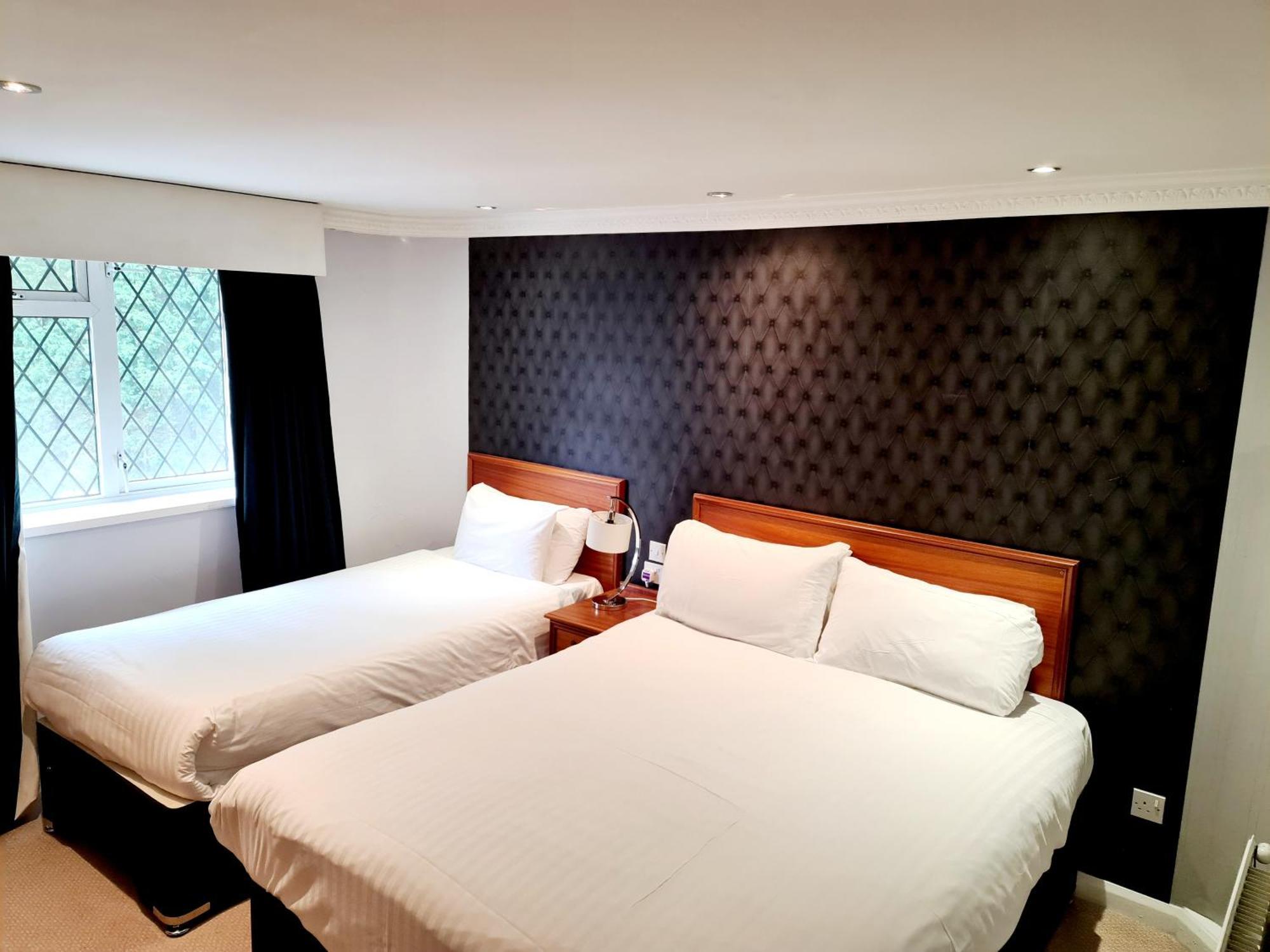 Barons Court Hotel Walsall Extérieur photo
