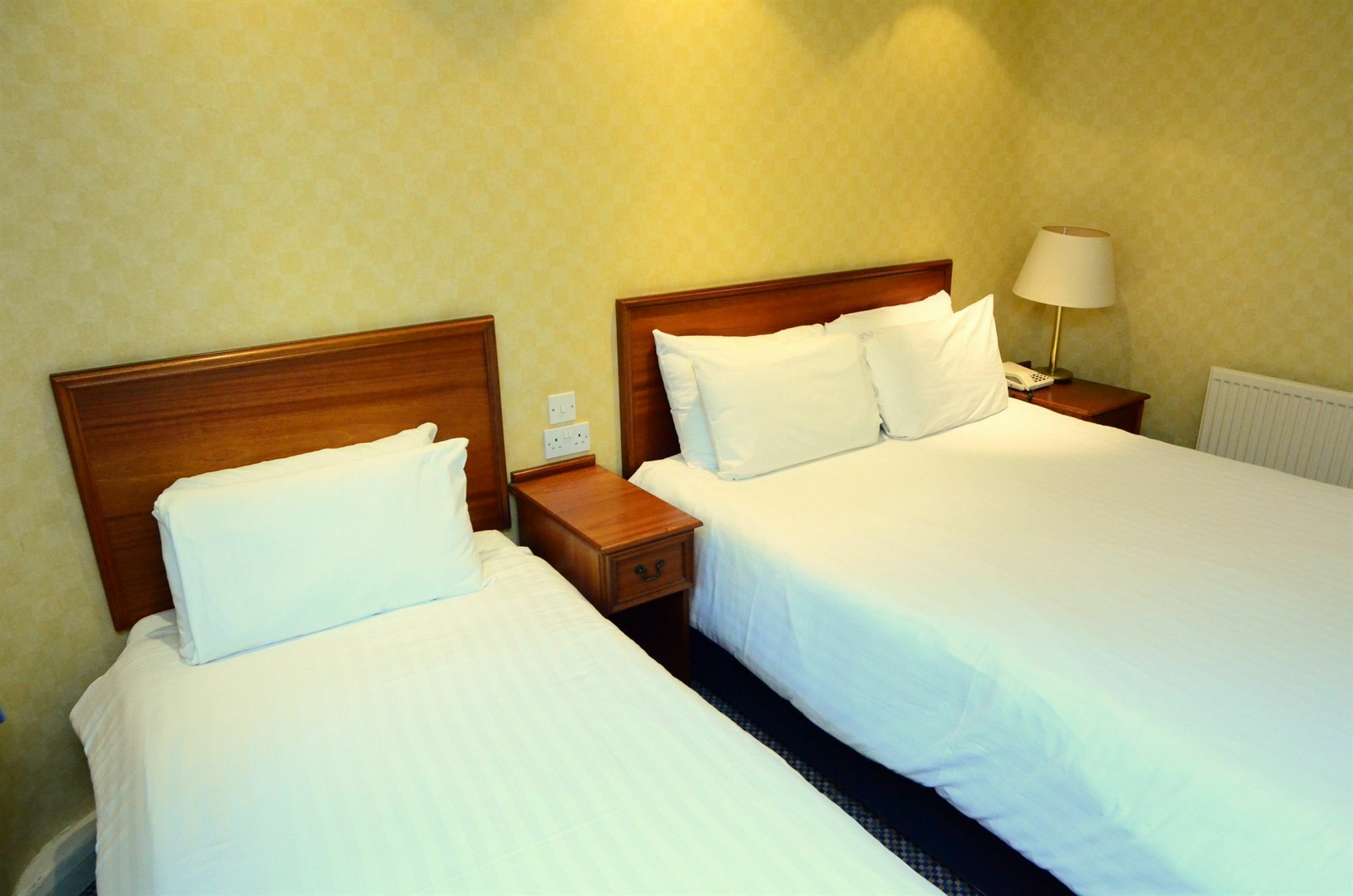 Barons Court Hotel Walsall Extérieur photo