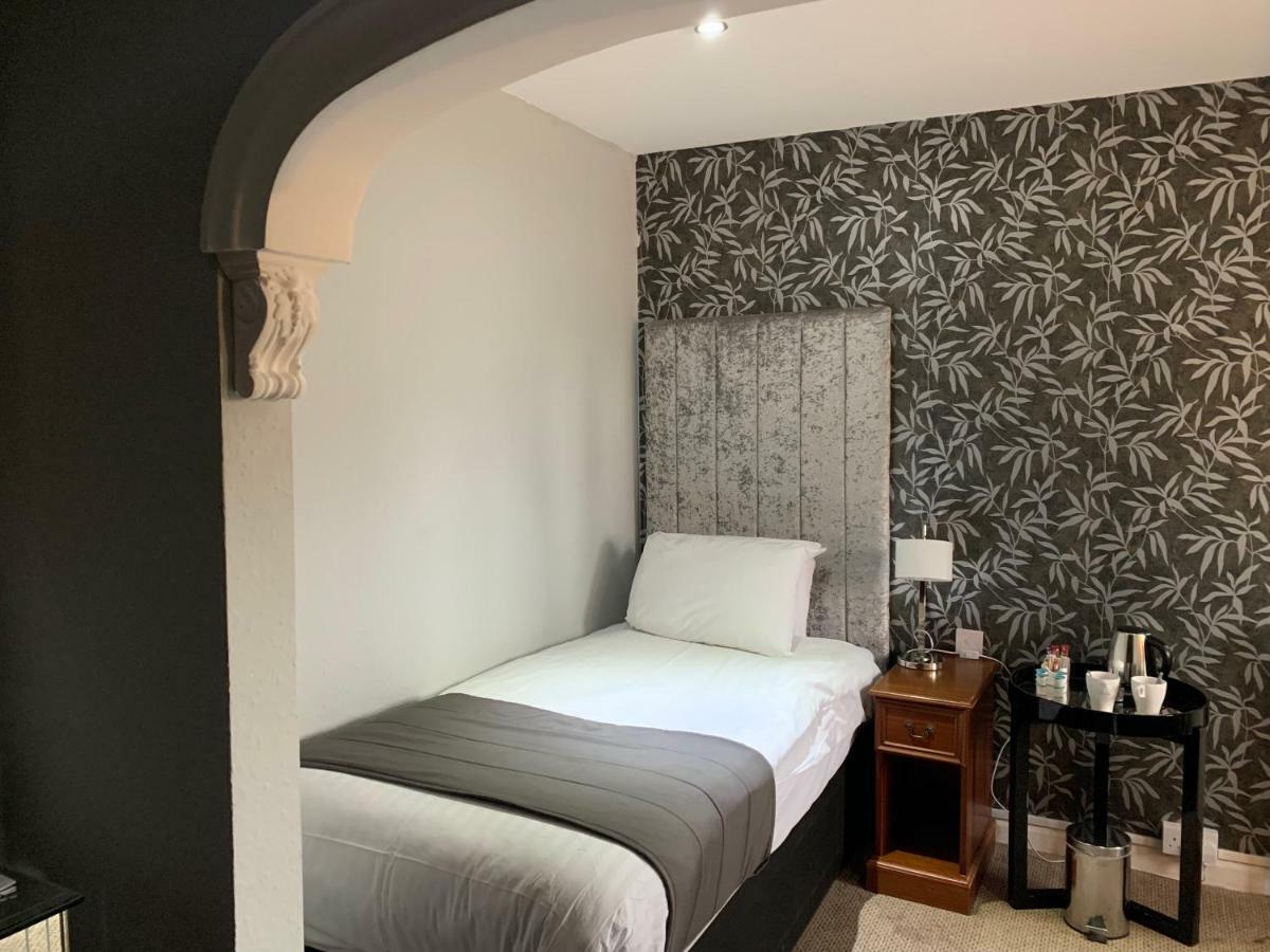 Barons Court Hotel Walsall Extérieur photo
